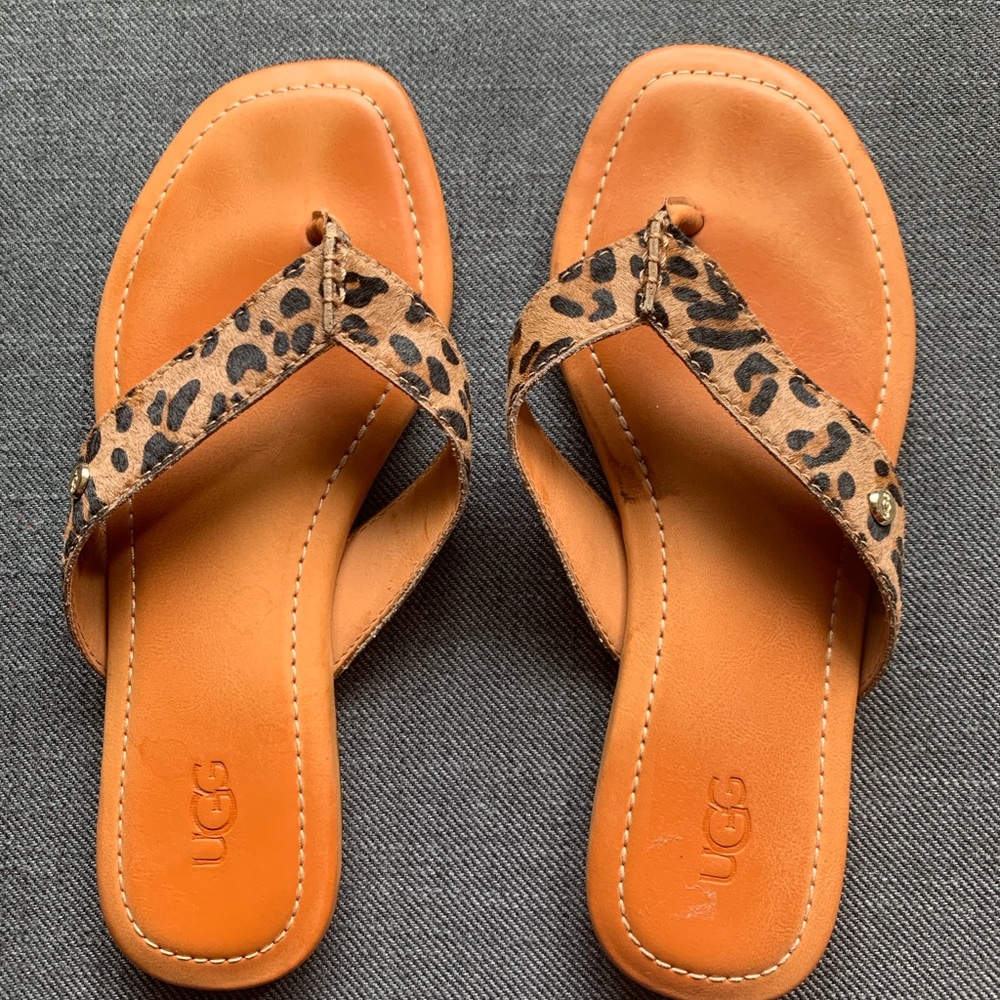 UGG Tuolumen women’s leopard sandal 
Size 6